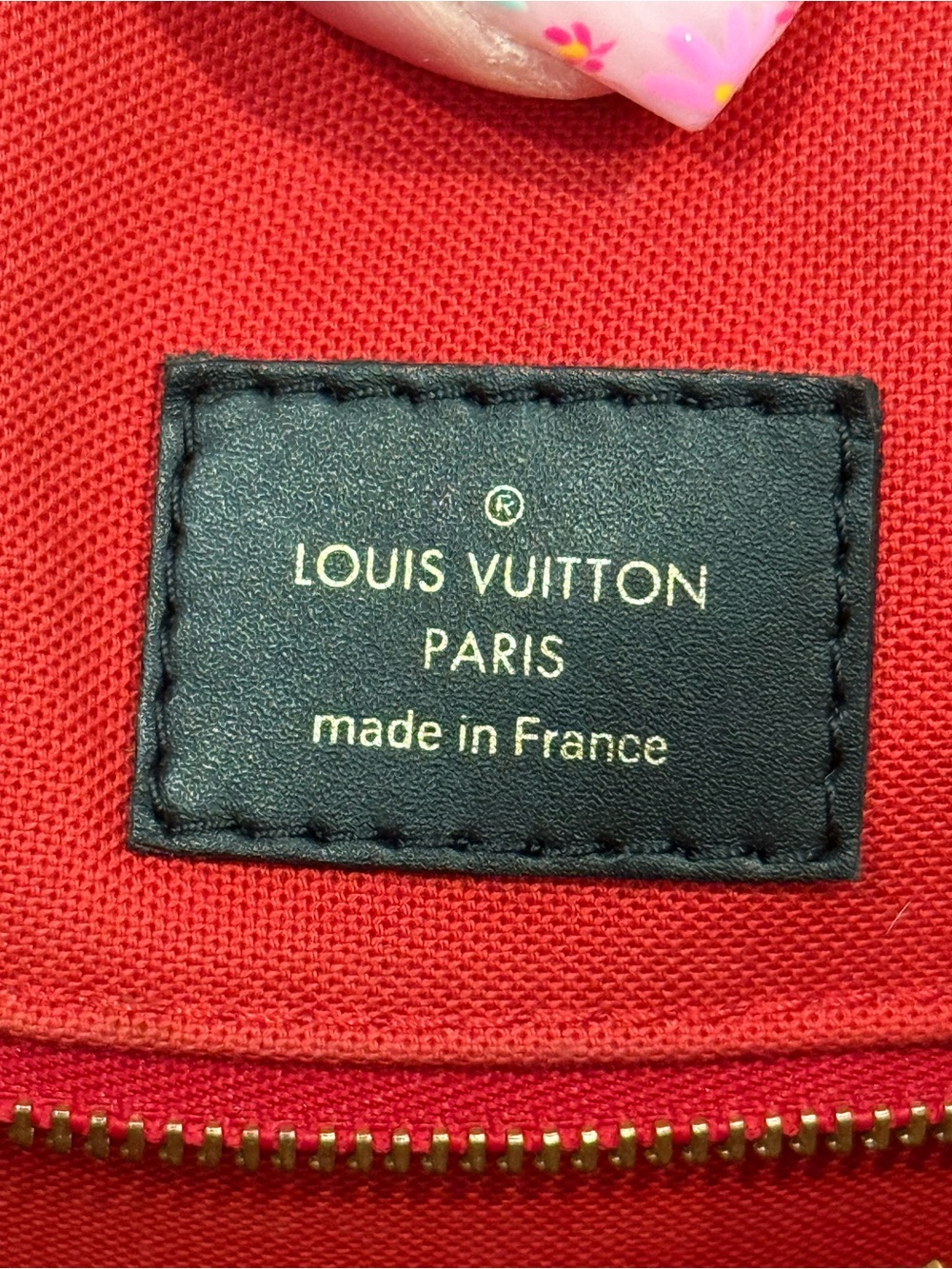 Louis Vuitton Monogram Giant Onthego Tote in Brown with Red Interior - Picture 15 of 16